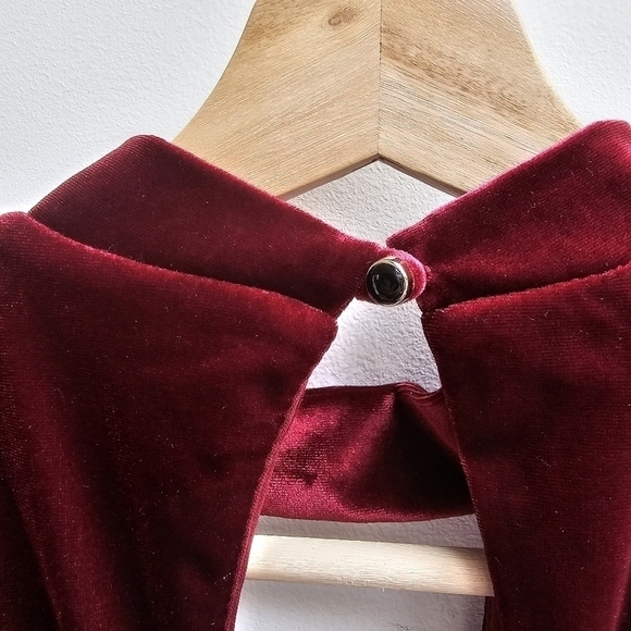NWT Stella Luce Burgundy Velvet Romper with Cutout and Lace Detail, Size Small - Picture 7 of 14